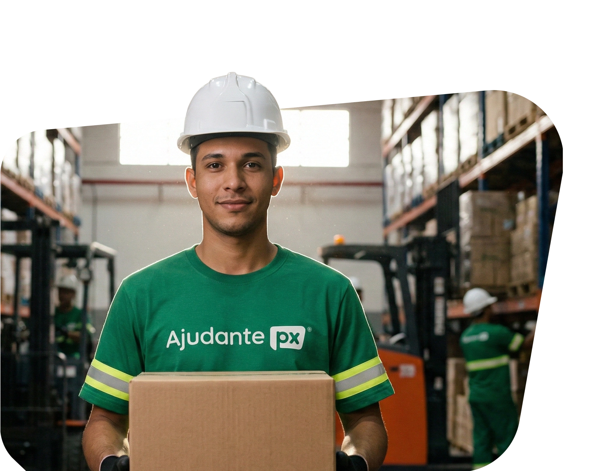 Ajudante PX segurando uma caixa num centro de distribuição